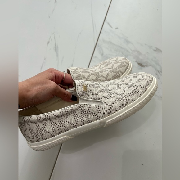 Michael Kors Women’s Slip on Flats 🥿 - Picture 2 of 3